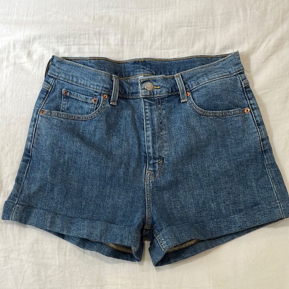 LEVIS JEAN SHORTS